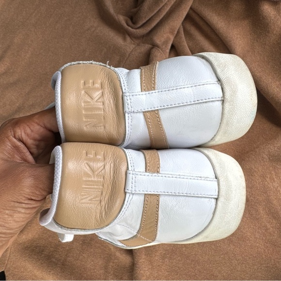 NIKE blazer mid White and Tan High-Top Sneakers size 7 US men 9 woman. - Picture 4 of 6